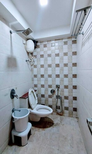 Shower, towels