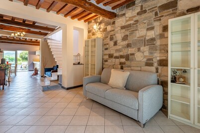 Villa 'Villetta Tiziana' with Private Terrace, Wi-Fi and Air Conditioning