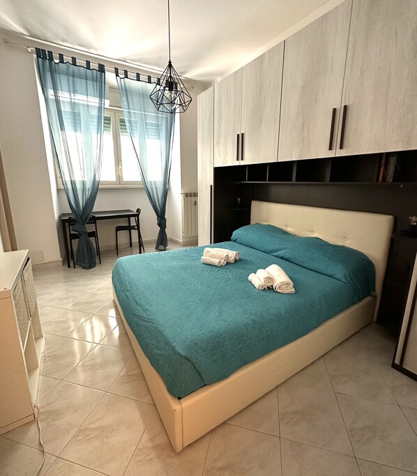 2 Schlafzimmer, Schreibtisch, Reisekinderbett, kostenloses WLAN