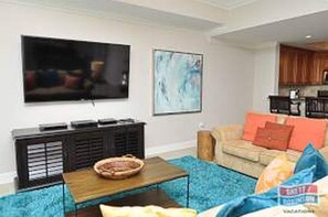 Condo, 3 Bedrooms | Living area