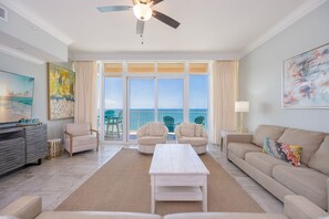 Condo, 3 Bedrooms | Living area