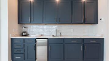 Condo, 4 Bedrooms | Private kitchen | Fridge, oven, coffee/tea maker