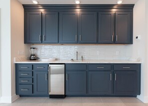 Condo, 4 habitaciones | Cocina privada | Refrigerador, horno y cafetera y tetera 