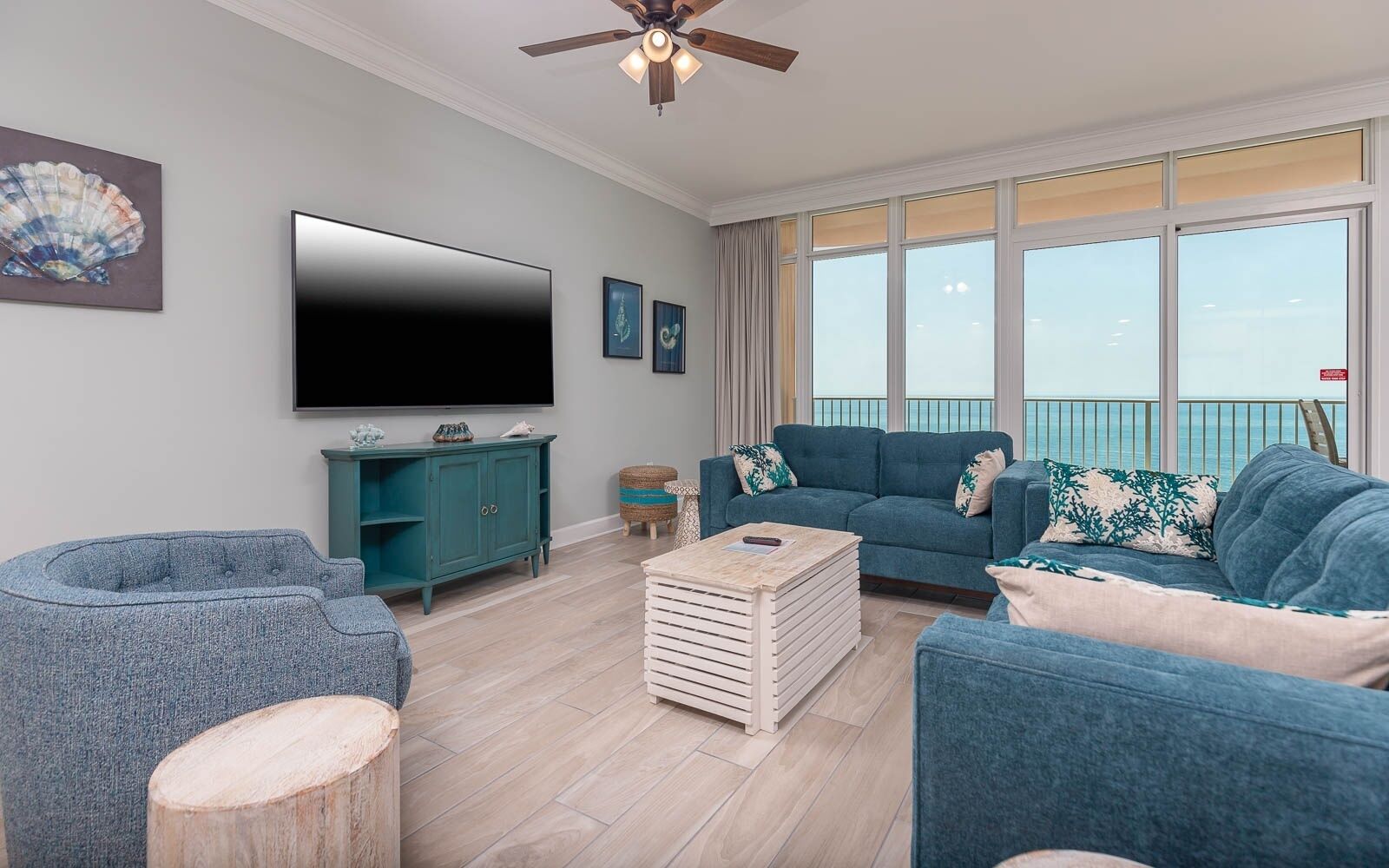 Condo, 2 Bedrooms | Living area