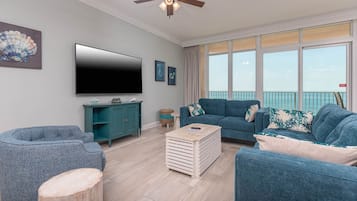 Condo, 2 Bedrooms | Living area
