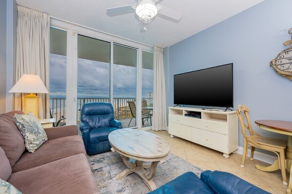 Condo, 1 Bedroom | Living area