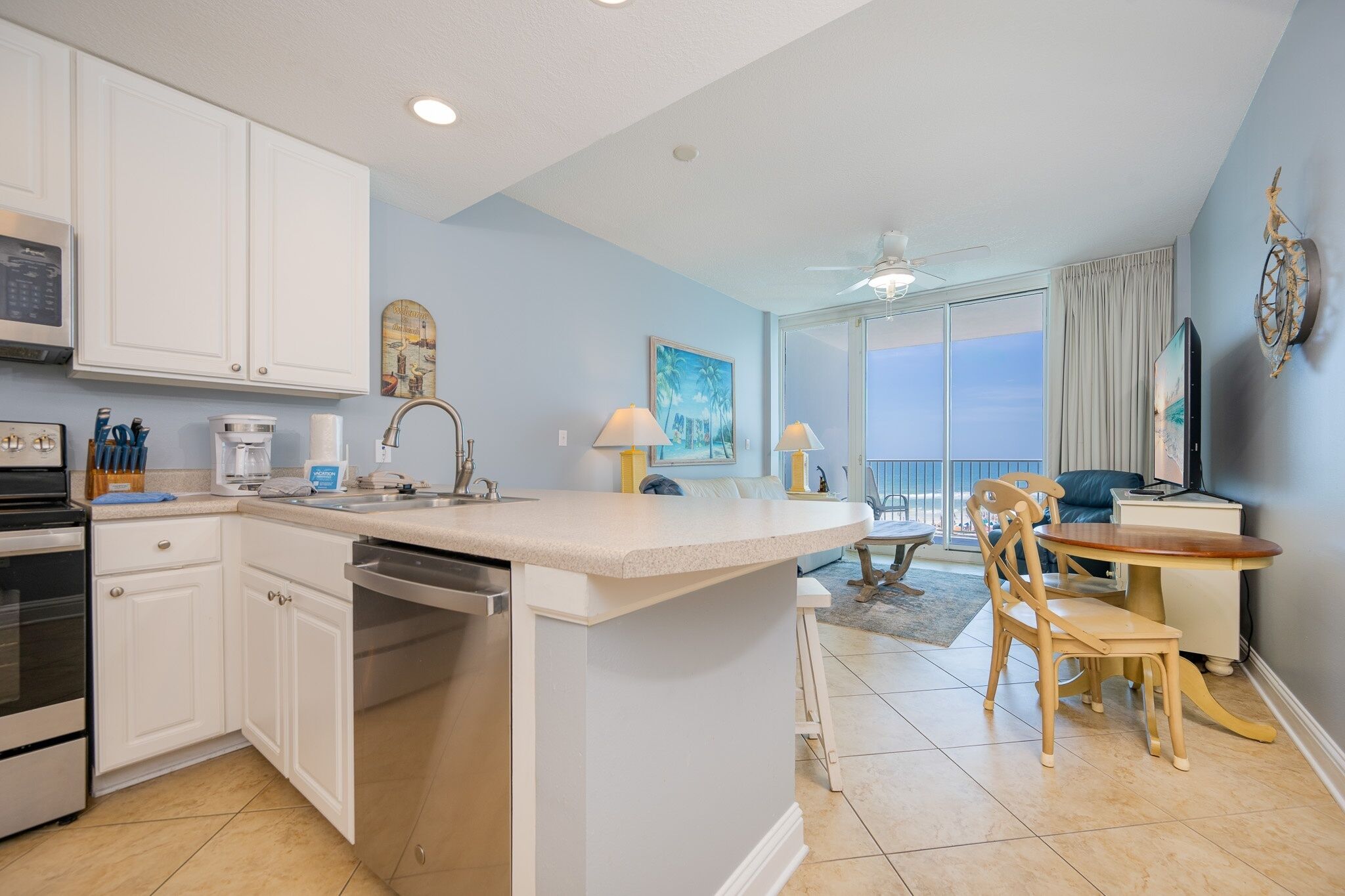 Condo, 1 habitación | Cocina privada | Refrigerador, horno y cafetera y tetera 