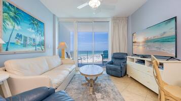 Condo, 1 Bedroom | Living area