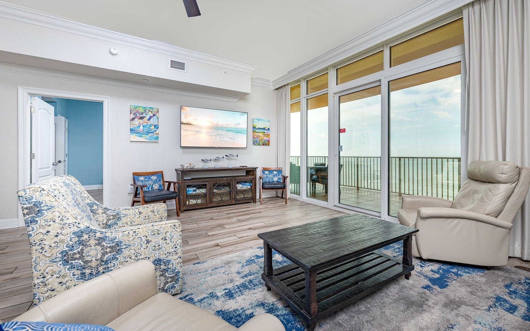 Condo, 3 Bedrooms | Living area