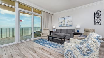Condo, 3 quartos | Área de estar