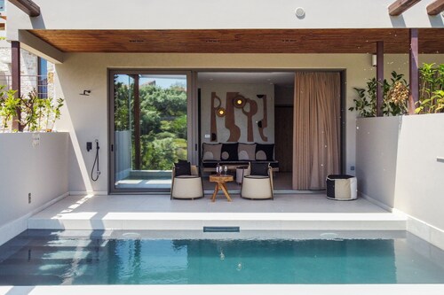 Studio apartment 'Studio Thetis' with private pool, WiFi and air conditioning