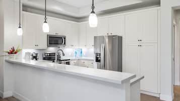 Townhome, 2 Bedrooms | Private kitchen | Fridge, oven, coffee/tea maker, toaster