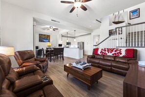 Stadtwohnung, 2 Schlafzimmer | Wohnbereich