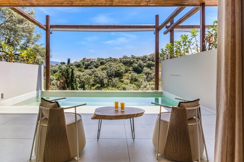 Studio Apartment 'Studio Yvonne' with Private Pool, Wi-Fi and Air Conditioning