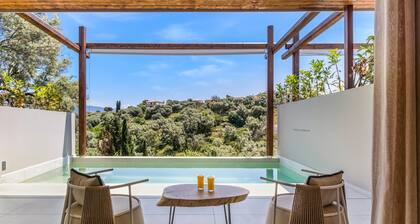 Studio Apartment 'Studio Yvonne' with Private Pool, Wi-Fi and Air Conditioning