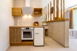 Fridge, oven, stovetop, coffee/tea maker - Studio Apartment 'Studio Yvonne' with Private Pool, Wi-Fi and Air Conditioning (Meganisi)