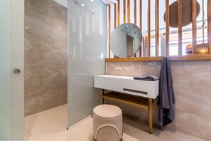 Shower, hair dryer, towels - Studio Apartment 'Studio Yvonne' with Private Pool, Wi-Fi and Air Conditioning (Meganisi)