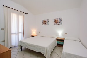 2 bedrooms, iron/ironing board, free WiFi, bed sheets - Holiday Home "Mirtagru Appartamento Dell'Oleandro" with Garden, 2 Private Terraces & Wi-Fi (Budoni)