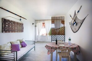 Dining - Holiday Home "mirtagru Bilo Mare 2" with Sea View, Private Terrace and Wi-Fi (Budoni)
