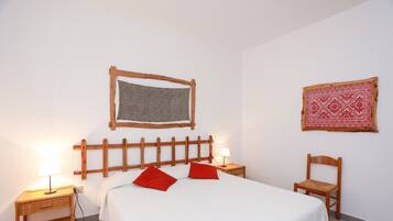 2 makuuhuonetta, silitysrauta/-lauta, ilmainen Wi-Fi, vuodevaatteet