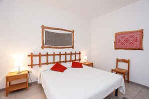 2 makuuhuonetta, silitysrauta/-lauta, ilmainen Wi-Fi, vuodevaatteet