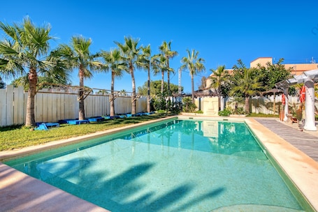 Pool. Holiday Apartment "Denia 2" near Beach with Share Pool & Wi-Fi