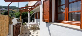 Holiday Home "mirtagru Casa dell'Olivastro" with Private Terrace and Wi-Fi