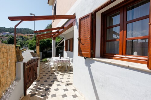 Maison de vacances "mirtagru Casa dell'Olivastro" avec terrasse privée et Wi-Fi