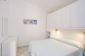 2 makuuhuonetta, silitysrauta/-lauta, ilmainen Wi-Fi, vuodevaatteet