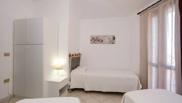 2 makuuhuonetta, silitysrauta/-lauta, ilmainen Wi-Fi, vuodevaatteet