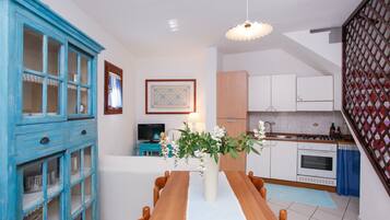 Køleskab, ovn, kogeplade, kaffe-/temaskine