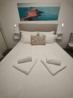 1 bedroom, iron/ironing board, free WiFi, bed sheets - Holiday Home 'Funchal' with Sea View, Balcony & Wi-Fi (Funchal)