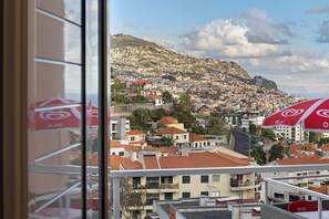 Interior - Holiday Home 'Funchal' with Sea View, Balcony & Wi-Fi (Funchal)