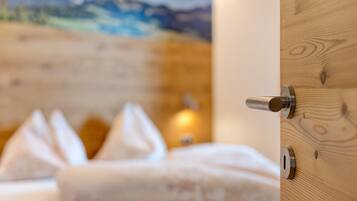2 bedrooms, iron/ironing board, WiFi (free), bed sheets