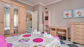 5 habitaciones, tabla de planchar con plancha y wifi gratis