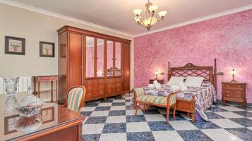 5 Schlafzimmer, BĂŒgeleisen/BĂŒgelbrett, kostenloses WLAN, BettwĂ€sche