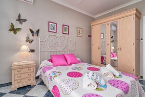 5 slaapkamers, een strijkplank/strijkijzer, gratis wifi, beddengoed