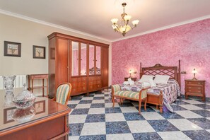 5 habitaciones, tabla de planchar con plancha y wifi gratis 