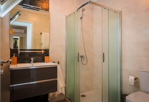 Dutxa, assecador de cabells i tovalloles 