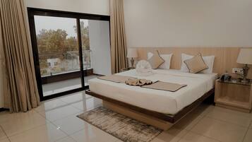 Luxury Studio Suite | Down duvets, iron/ironing board, free WiFi, bed sheets