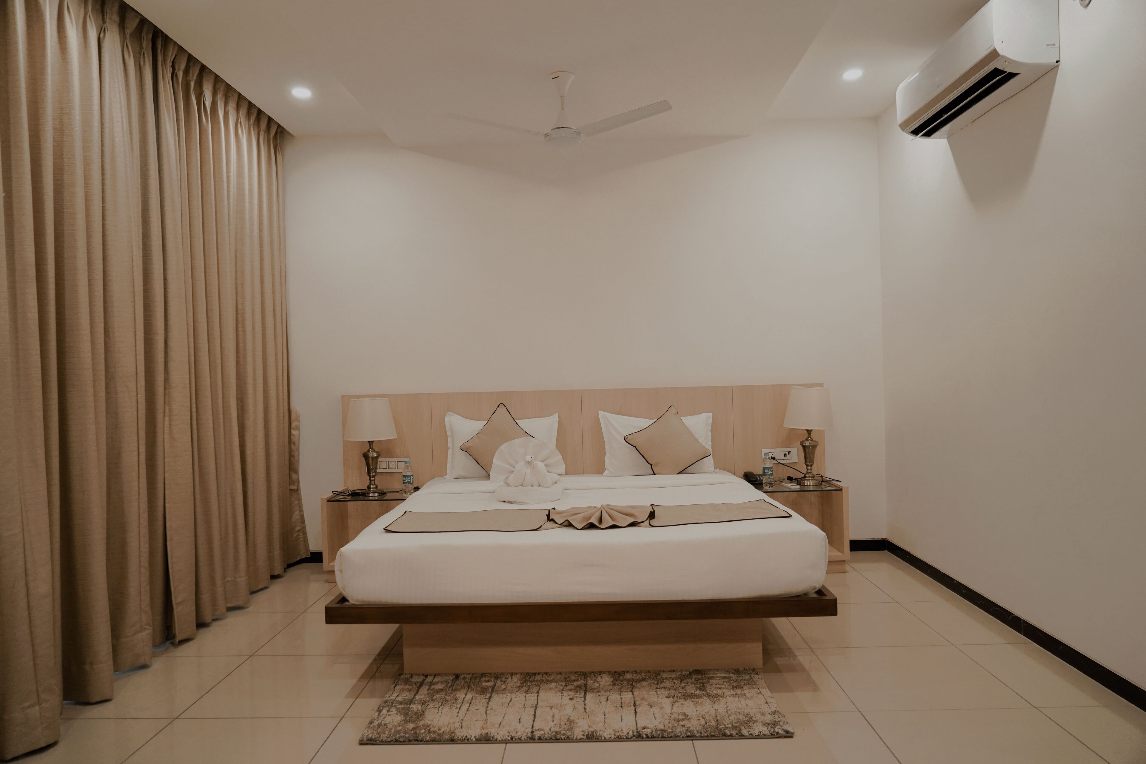 Standard Double Room | Down duvets, iron/ironing board, free WiFi, bed sheets