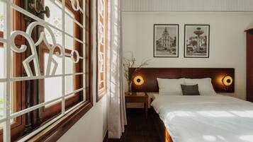 6 chambres, coffres-forts dans les chambres, bureau