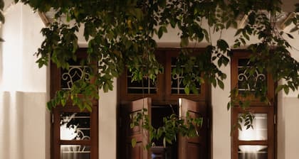 Entire 6BR Heritage Villa D1 Saigon with Workspace FastWiFi for Group and Family