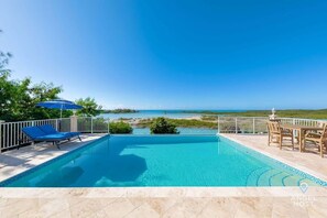 Outdoor pool, an infinity pool, pool loungers - Private Pool & Stunning Sunsets Near Chalk Sound (Providenciales)