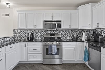 Cozy 3 Bedroom Lakefront Cottage