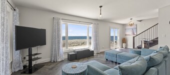 Cozy 3 Bedroom Lakefront Cottage