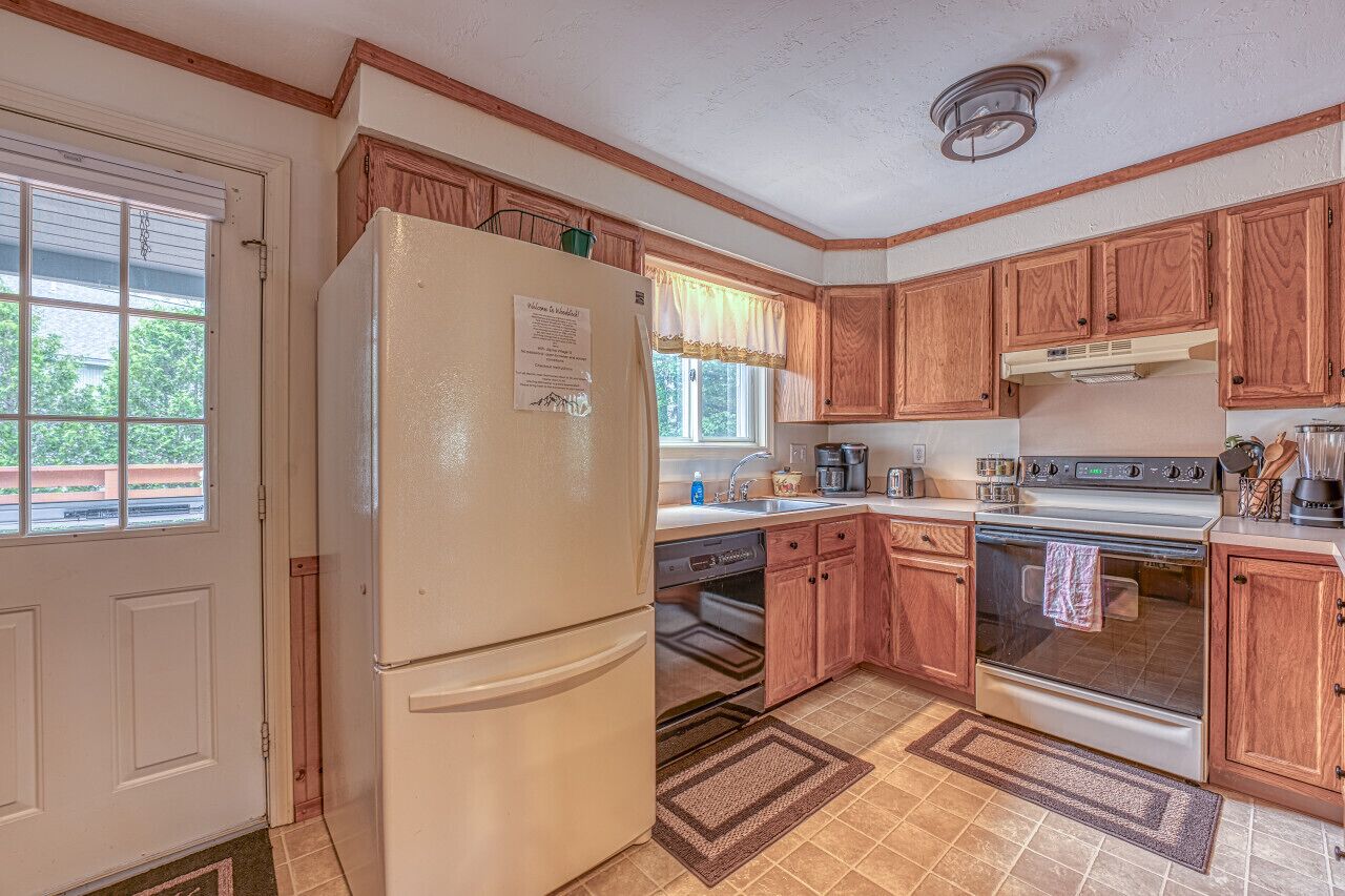 Geladeira, micro-ondas, cooktop, lava-louças