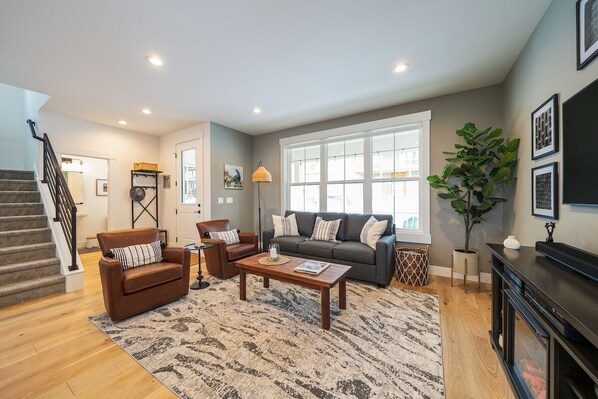 Smart TV, fireplace, books