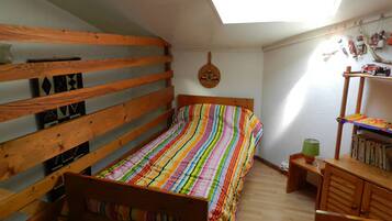 2 Schlafzimmer, Bügeleisen/Bügelbrett