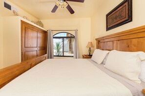 5 bedrooms, free WiFi, bed sheets
